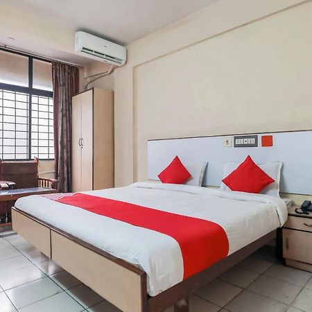 Oyo Hotel Hindustan Deluxe Mangalore Bagian luar foto